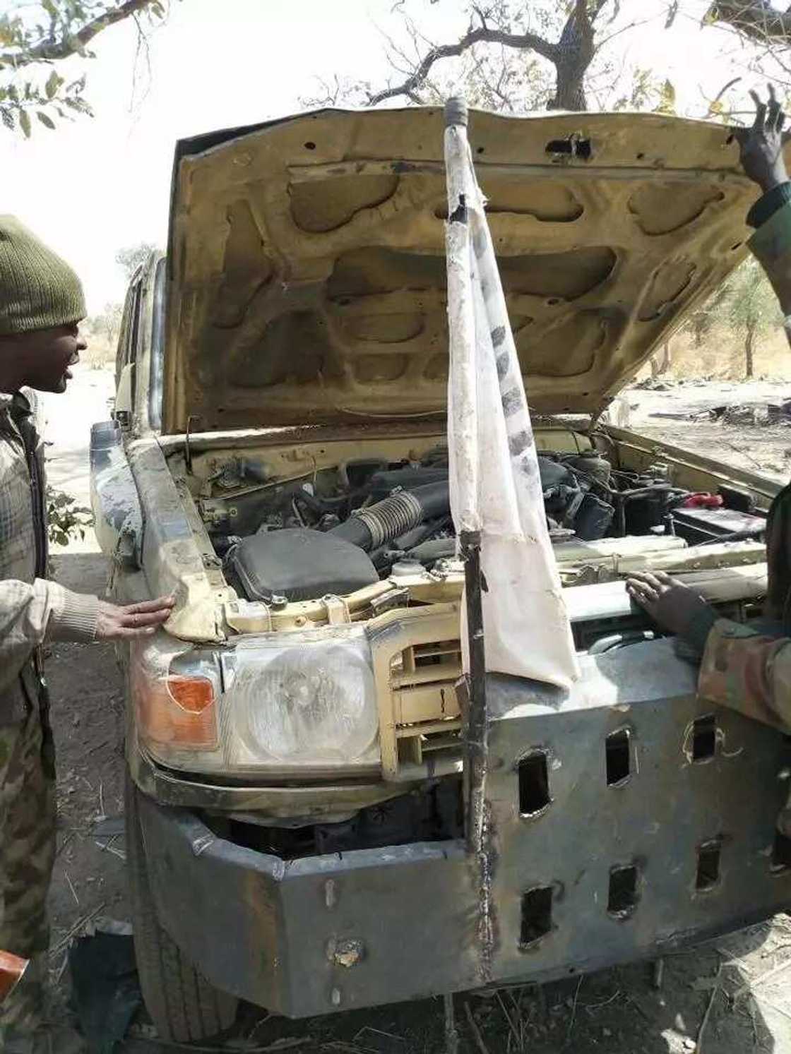 Dubi hotunan yadda Sojin Najeriya sukayi fata-fata da 'yan Boko Haram a Sambisa Dubi hotunan yadda Sojin Najeriya sukayi fata-fata da 'yan Boko Haram a Sambisa