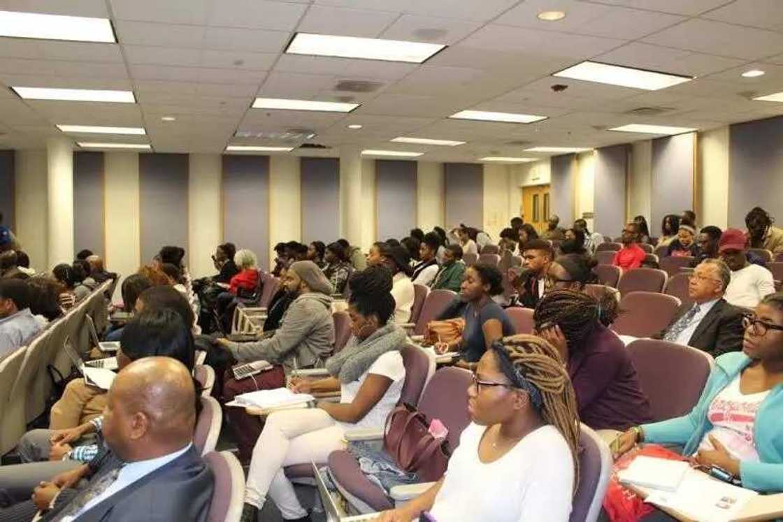 Jonathan Visits Howard University, Mentors Students Jonathan Visits Howard University, Mentors Students