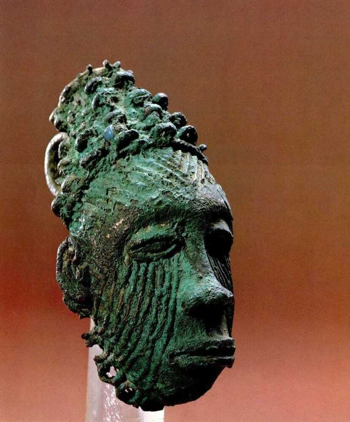 History of Igbo ukwu art mask of important person