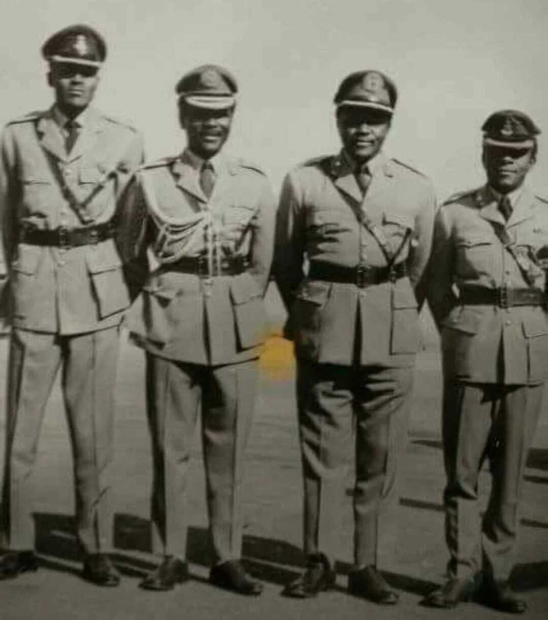 Tun yana Makaranta Buhari mutum ne mai natsuwa kuma bai taba cin bashi ba – Inji wata tsohuwa Tun yana Makaranta Buhari mutum ne mai natsuwa kuma bai taba cin bashi ba – Inji wata tsohuwa