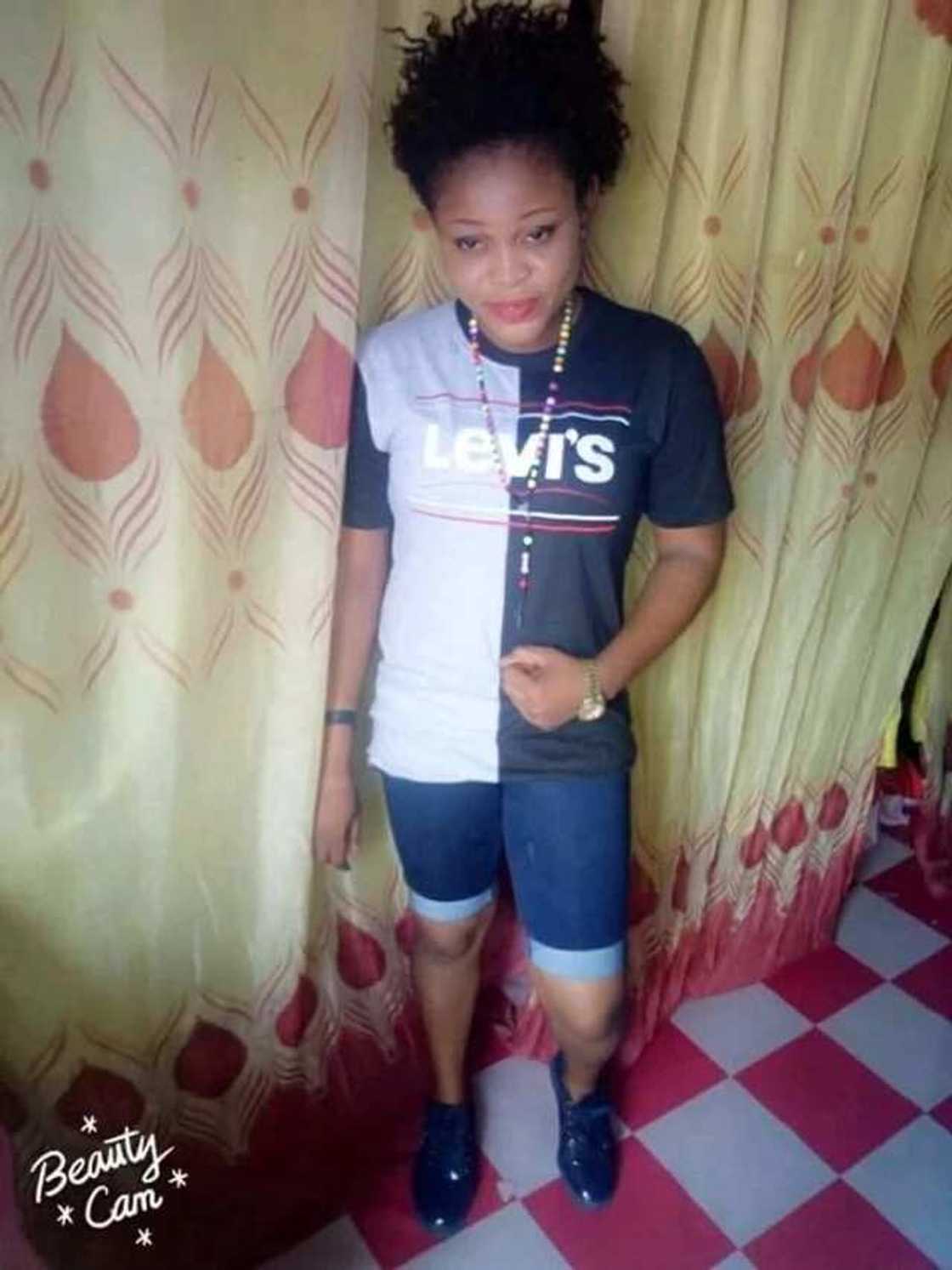 Beautiful young lady exposes a man who shared money on a Facebook group