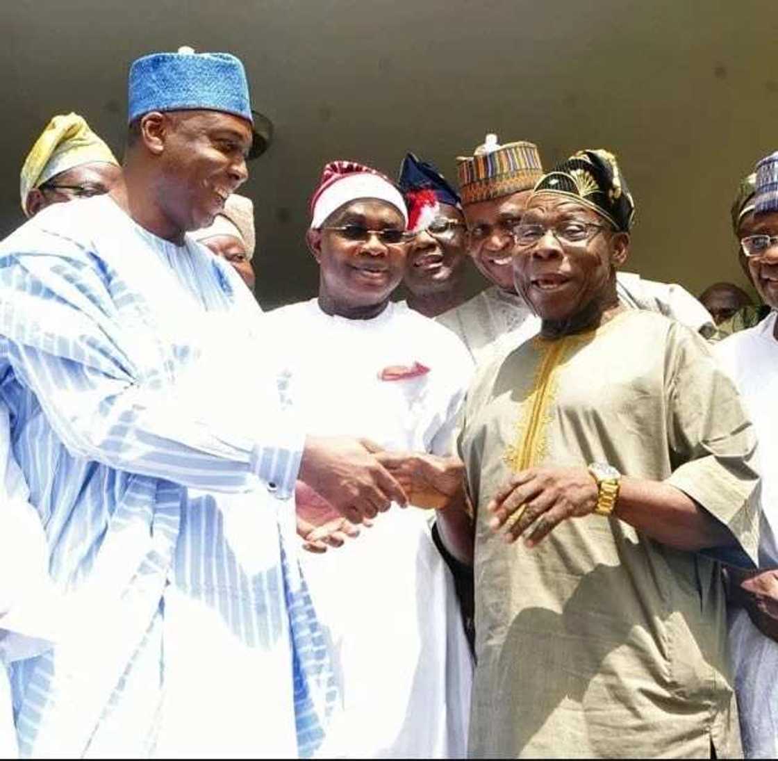 Yanzu-yanzu: Saraki yana ganawar sirri da Obasanjo Yanzu-yanzu: Saraki yana ganawar sirri da Obasanjo