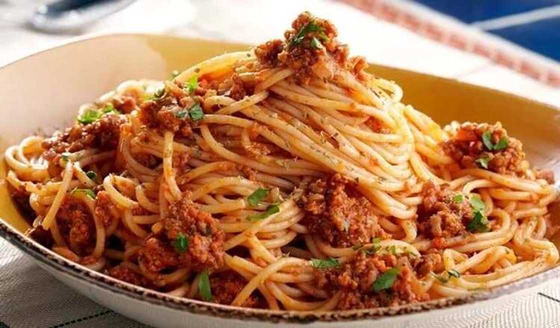 Beef and Spaghetti Stew best Nigerian dishes for dinner ideas Beef and Spaghetti Stew best Nigerian dishes for dinner ideas
