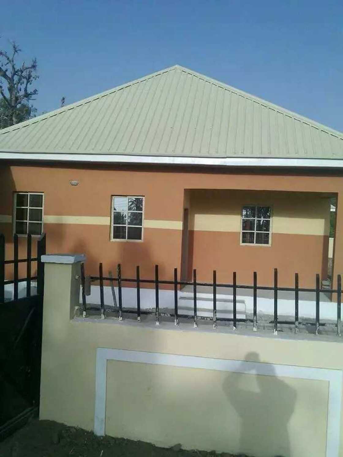 Sheikh Bala Lau ya gina katafariyar makaranta a Jimeta (hotuna) Sheikh Bala Lau ya gina katafariyar makaranta a Jimeta (hotuna)