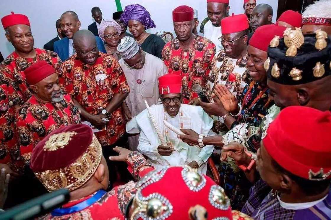 An naɗa shugaba Buhari muhimmin Sarauta a ɗasar Inyamurai, kalli hotunan naɗin An naɗa shugaba Buhari muhimmin Sarauta a ɗasar Inyamurai, kalli hotunan naɗin