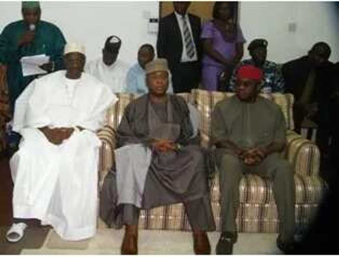 Bukola Saraki Endorses David Mark To Spite APC Bukola Saraki Endorses David Mark To Spite APC