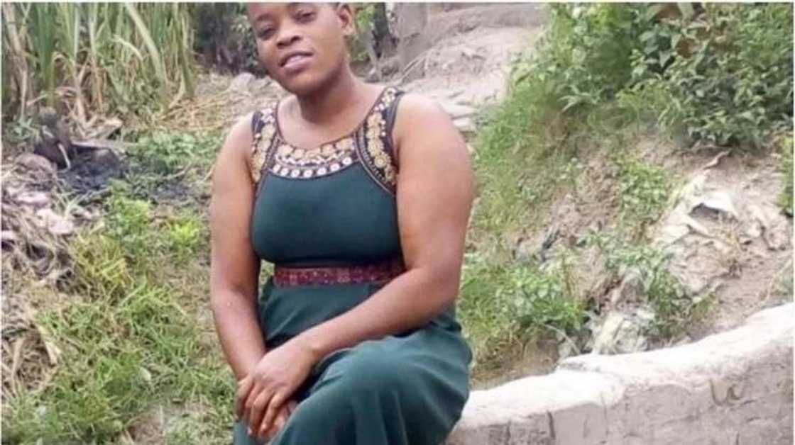 Bayan ya biya mata kudin karatu har digiri, ta sake shi saboda wai shi bai yi makaranta ba Bayan ya biya mata kudin karatu har digiri, ta sake shi saboda wai shi bai yi makaranta ba