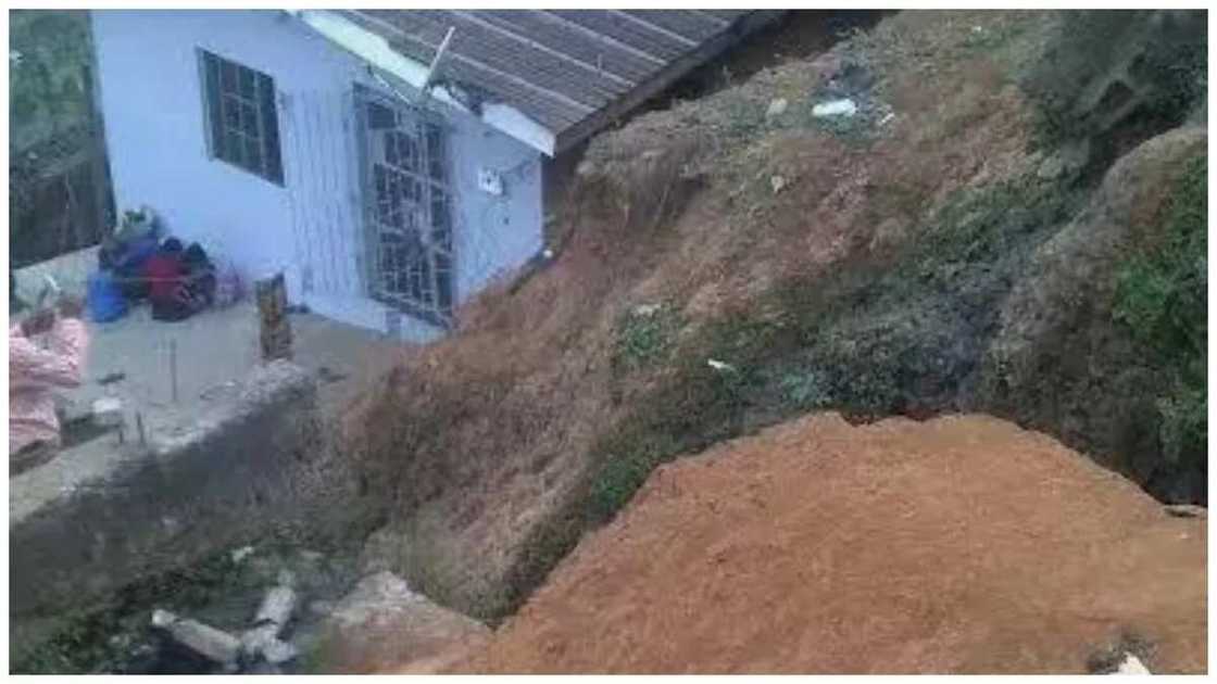 Why some Lagosians are living in canals (Photos) Why some Lagosians are living in canals (Photos)