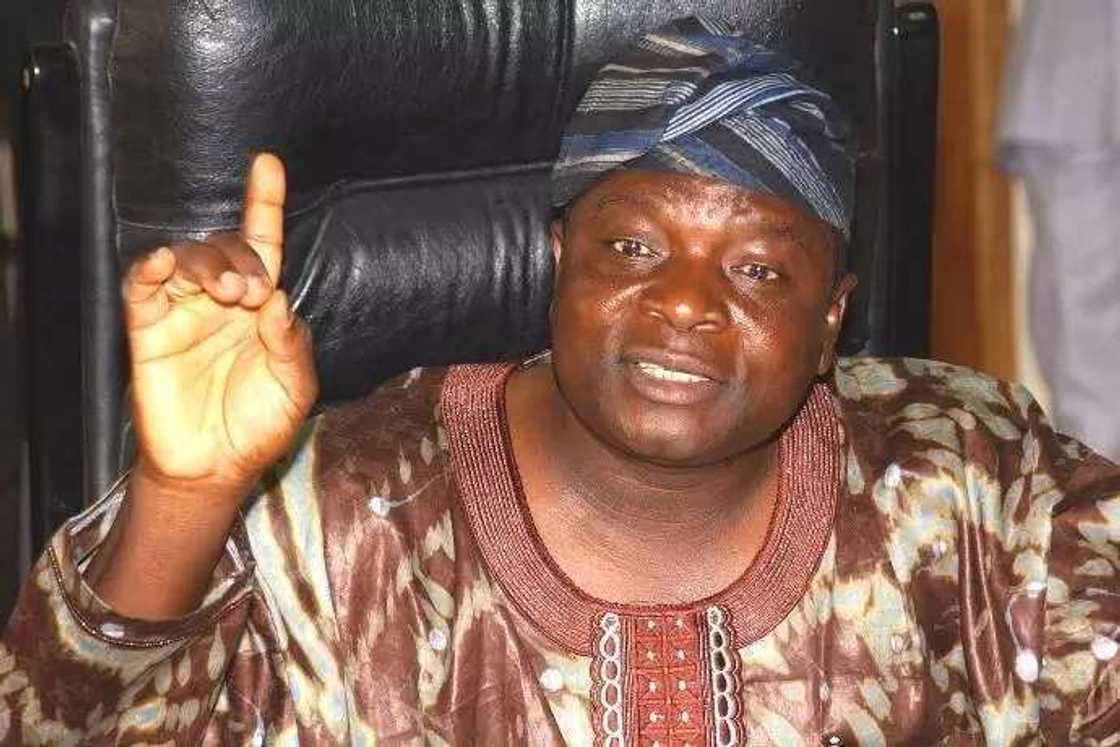 Da dumin sa: Daya daga cikin tsofin gwamnonin Najeriya ya fita daga APC Da dumin sa: Daya daga cikin tsofin gwamnonin Najeriya ya fita daga APC