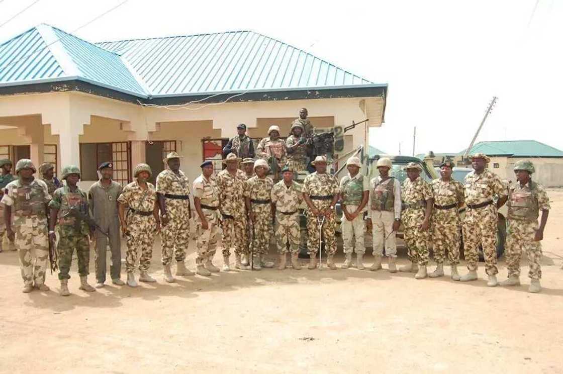 PHOTO Report: Chief Of Army Staff Meets Troops At The Frontline