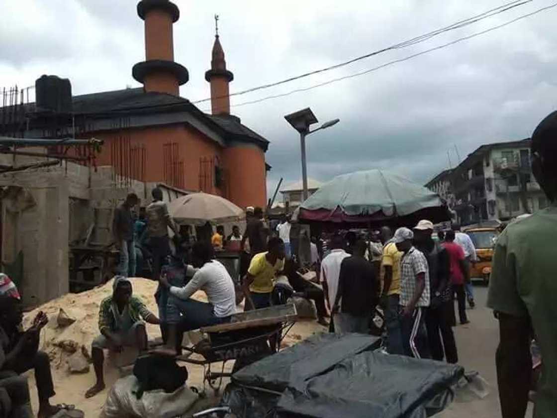 Aba: Hausawa mazaunar Aba sun koma bakin kasuwancin su bayan arangama tsakanin IPOB da sojoji (Hotuna) Aba: Hausawa mazaunar Aba sun koma bakin kasuwancin su bayan arangama tsakanin IPOB da sojoji (Hotuna)