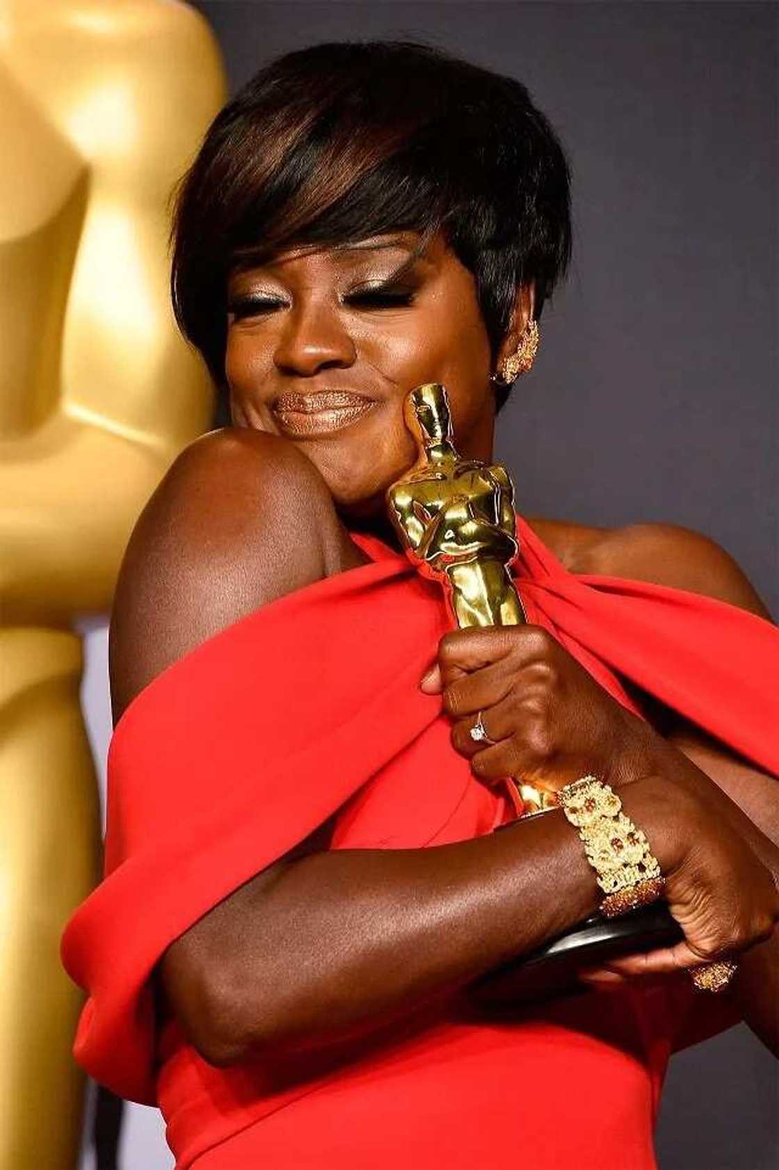 Viola Davis wins Oscar award after third nomination (photos, video)