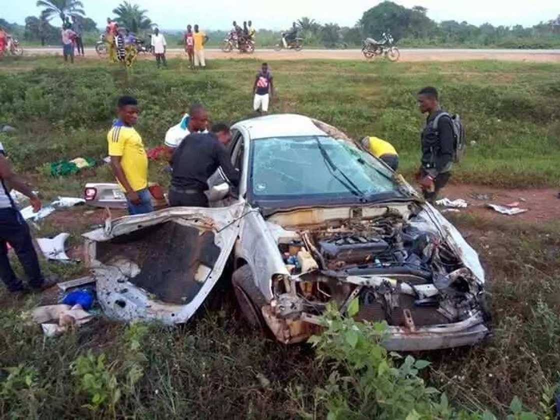 Reverend father, 4 others, survive after car somersaulted 3 times Reverend father, 4 others, survive after car somersaulted 3 times