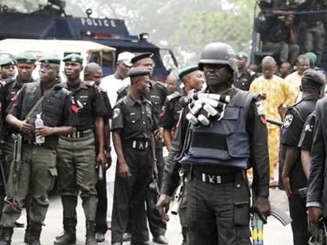 Asirin kuɗi: An kama wani mutum da ya haɗa baki da malamin addini don kashe ɗan cikinsa Asirin kuɗi: An kama wani mutum da ya haɗa baki da malamin addini don kashe ɗan cikinsa