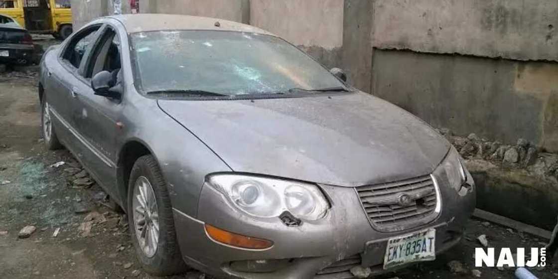 BREAKING: Houses burnt as Yoruba, Igbos clash in Mushin BREAKING: Houses burnt as Yoruba, Igbos clash in Mushin