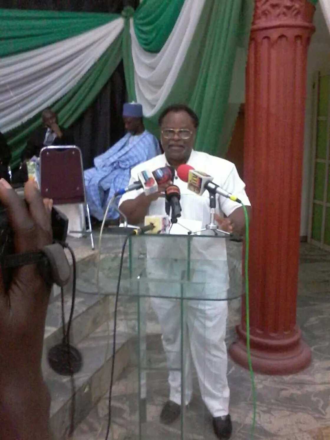 Muslim and Christian leaders meet in Abuja over hate speeches (photos) Muslim and Christian leaders meet in Abuja over hate speeches (photos)