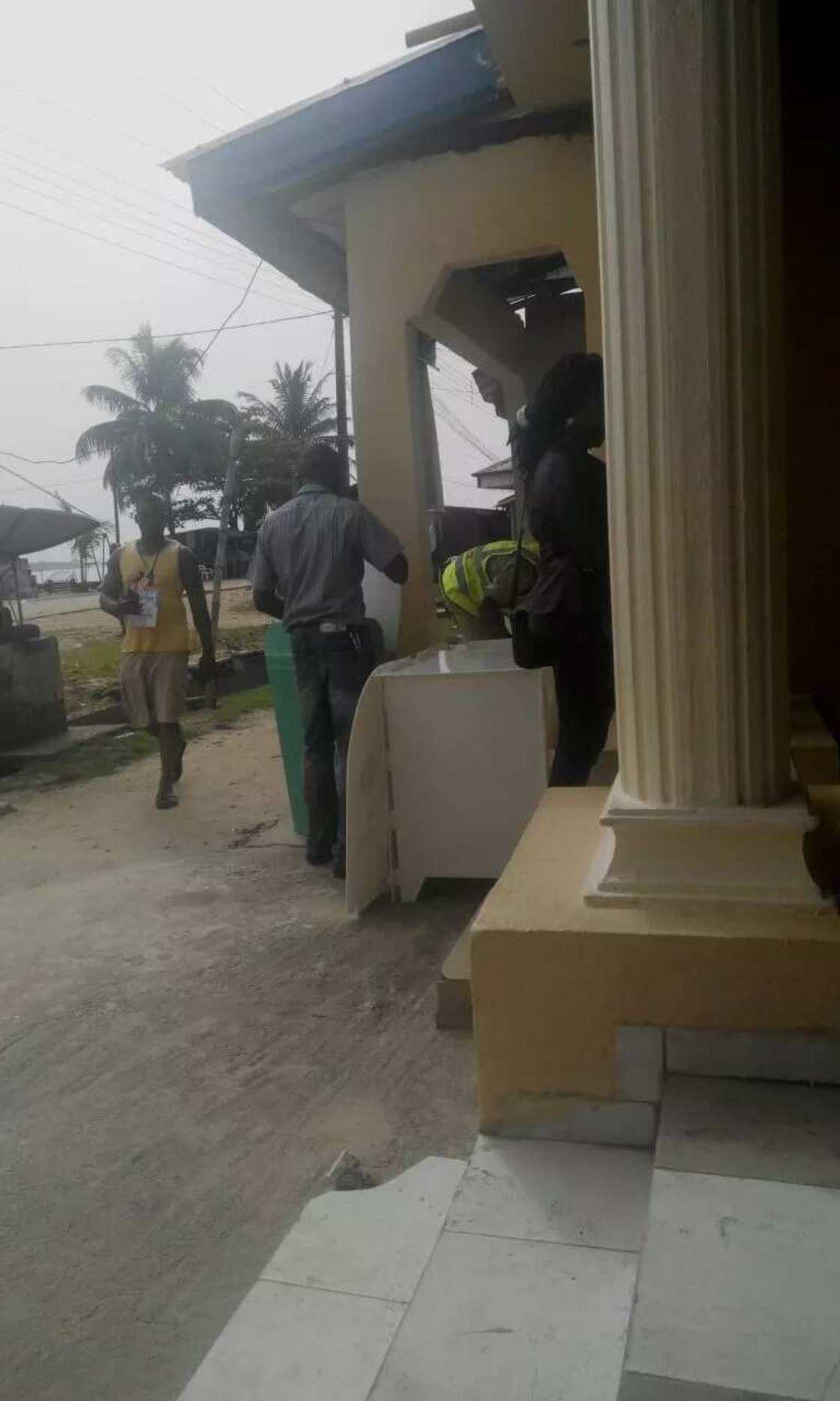 Rivers rerun: Violence erupts as INEC suspends poll in 8 LGAs Rivers rerun: Violence erupts as INEC suspends poll in 8 LGAs