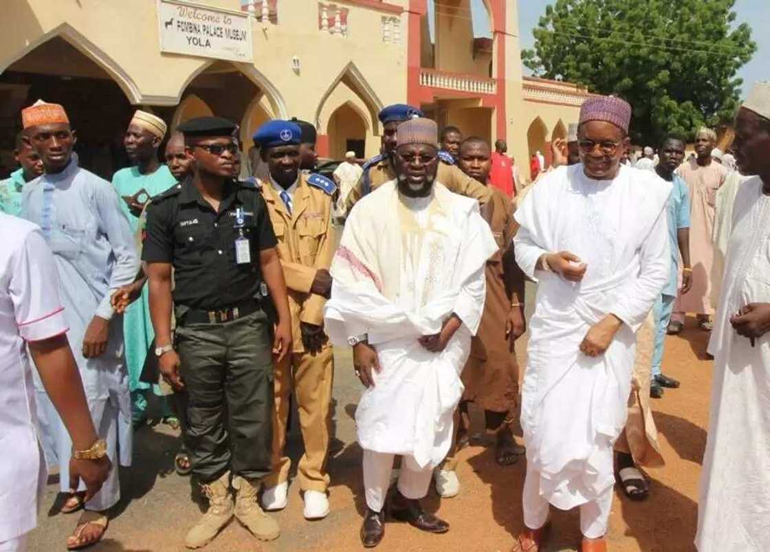 Shugaban kungiyar Izala Bala Lau ya kaddamar da muhimman ayyuka 3 kafin goman karshe na Ramadan Shugaban kungiyar Izala Bala Lau ya kaddamar da muhimman ayyuka 3 kafin goman karshe na Ramadan