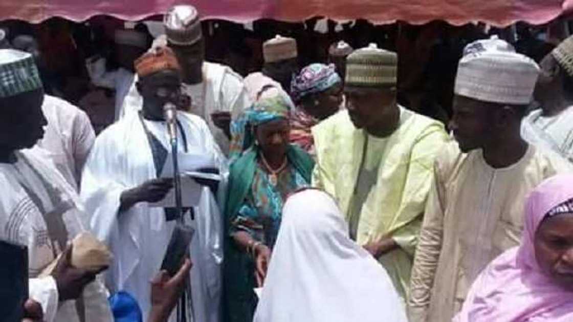 Wani babban hamshakin dan kasuwa ya bada tallafi sama da naira milyan 10 ga matasa a jihar Jigawa (Hotuna)