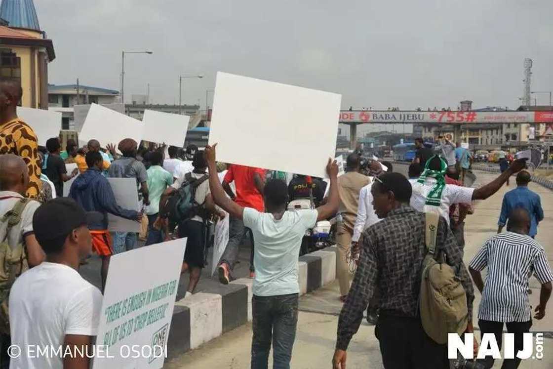 Live Updates: Anti-Government protest kicks off as Nigerians gather in Lagos, Abuja (photos,video) Live Updates: Anti-Government protest kicks off as Nigerians gather in Lagos, Abuja (photos,video)