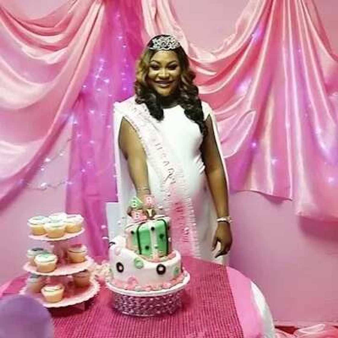 Uche Elendu looks radiant during baby shower Uche Elendu looks radiant during baby shower