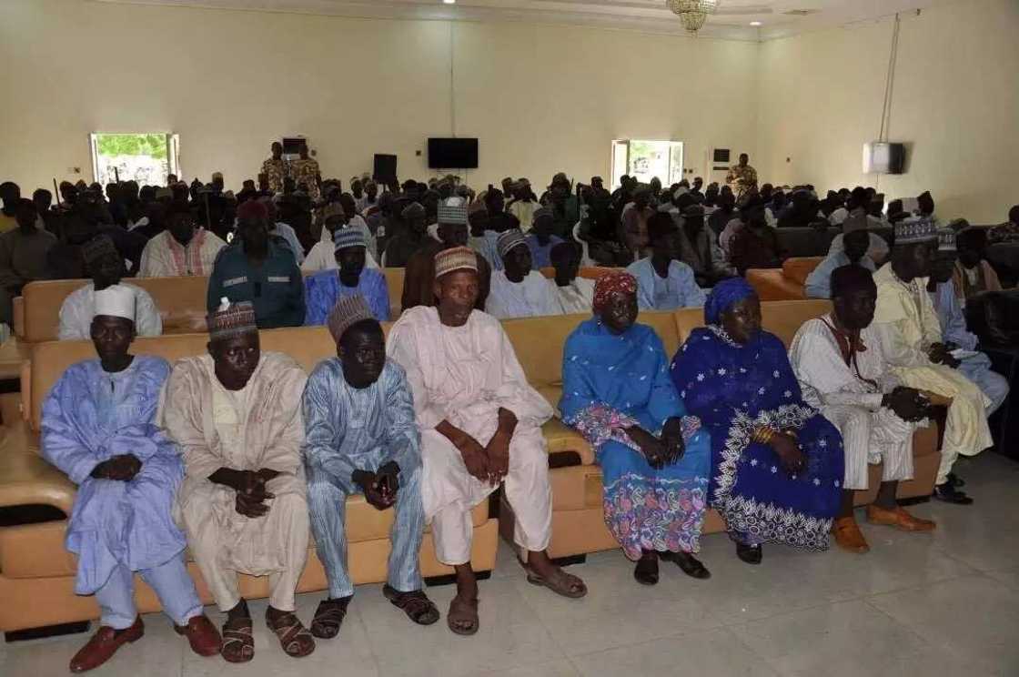 Yaki da Boko Haram: Rundunar Sojojin Najeriya ta hada kai da mafarauta da yan tauri Yaki da Boko Haram: Rundunar Sojojin Najeriya ta hada kai da mafarauta da yan tauri