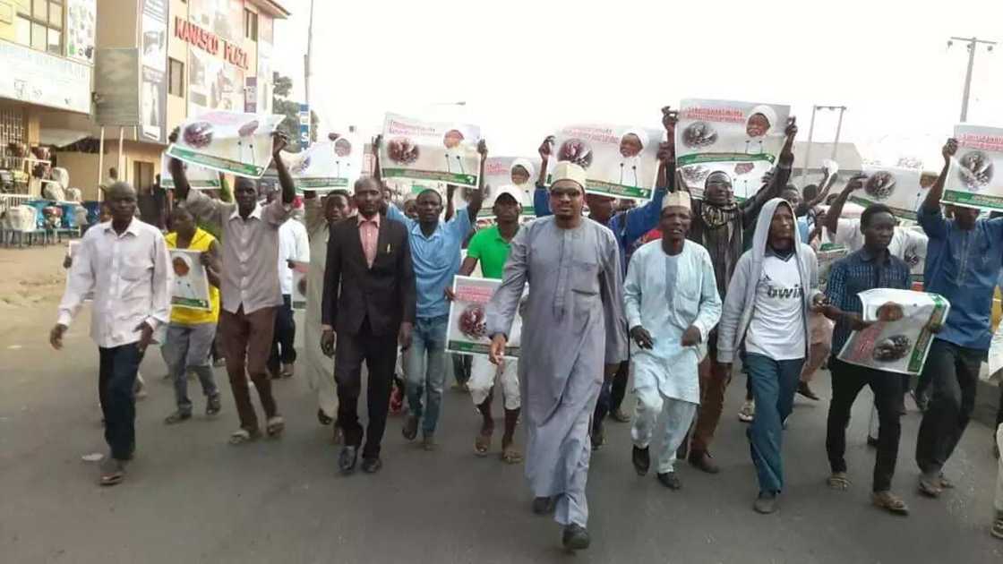 BREAKING: Buhari Free Zakzaky protest rocks Kaduna (PHOTOS) BREAKING: Buhari Free Zakzaky protest rocks Kaduna (PHOTOS)