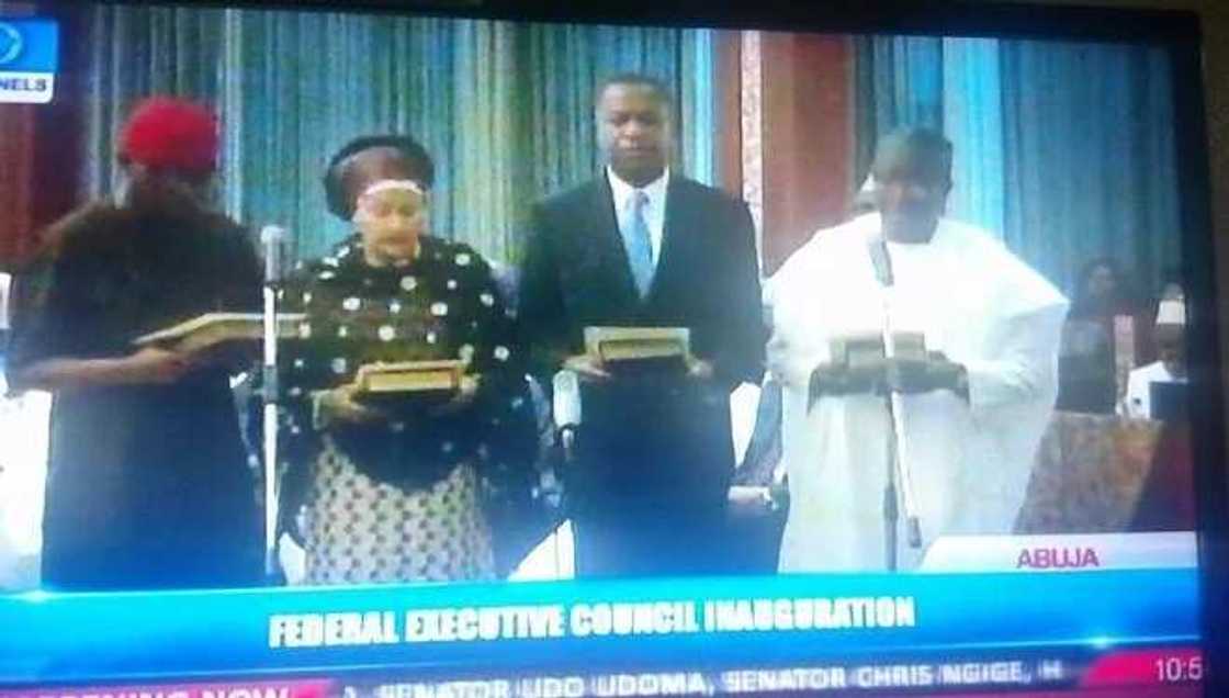 FLASH: Fashola Sworn In As Power, Works & Housing Minister