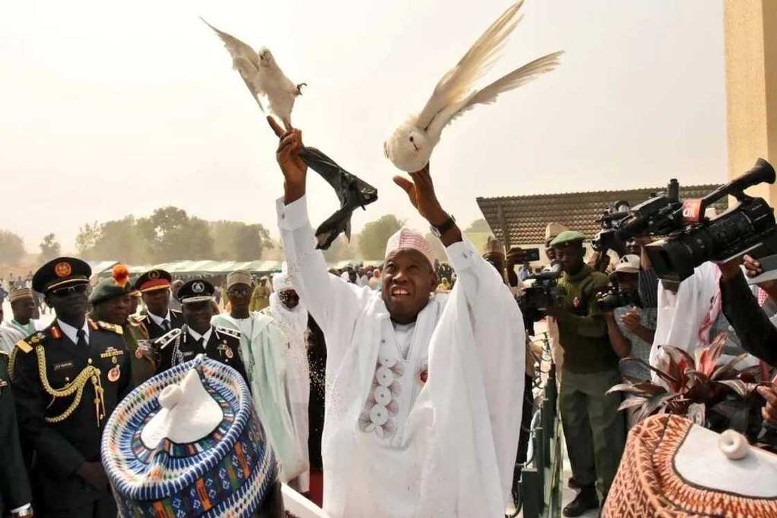 Gwamna Ganduje ya ba da filin da za a kaura da gidan kurkuku da ke tsakiyar Kano Gwamna Ganduje ya ba da filin da za a kaura da gidan kurkuku da ke tsakiyar Kano