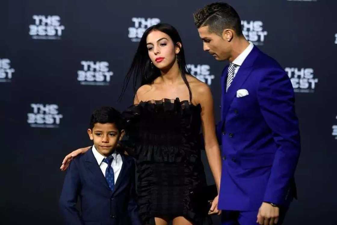 Dan wasan Duniya Cristiano Ronaldo na shirin yin aure Dan wasan Duniya Cristiano Ronaldo na shirin yin aure