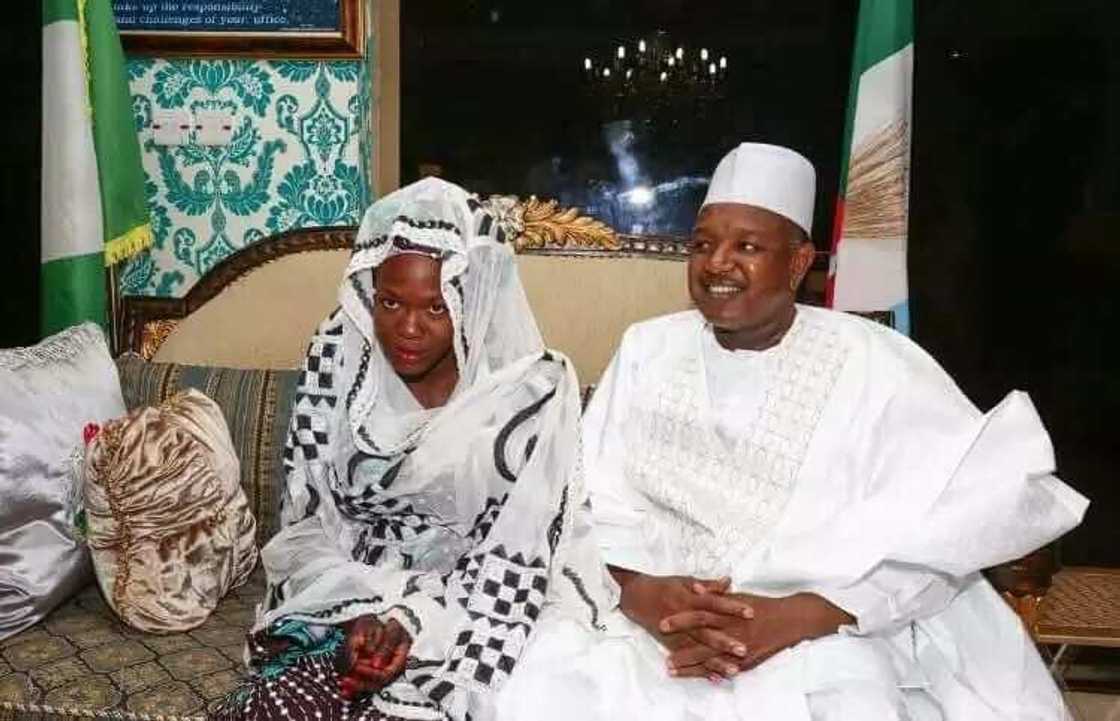 Gwamnan jihar Kebbi ya aurar da 'yan mata marayu 4 dake gidan marayun jihar (hotuna)