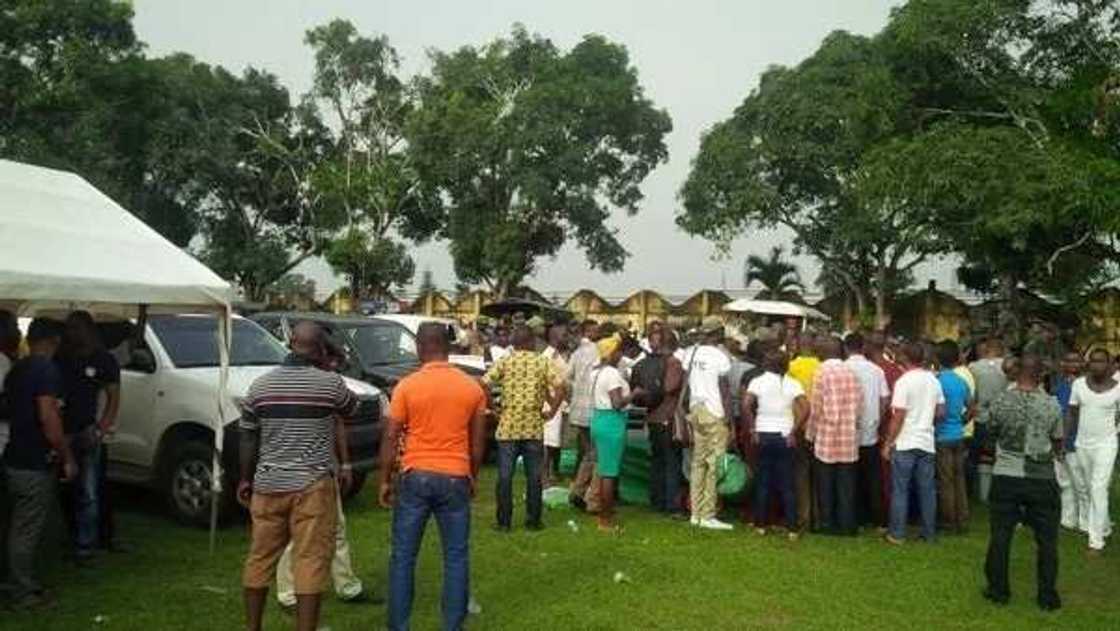 Rivers rerun: Violence erupts as INEC suspends poll in 8 LGAs Rivers rerun: Violence erupts as INEC suspends poll in 8 LGAs