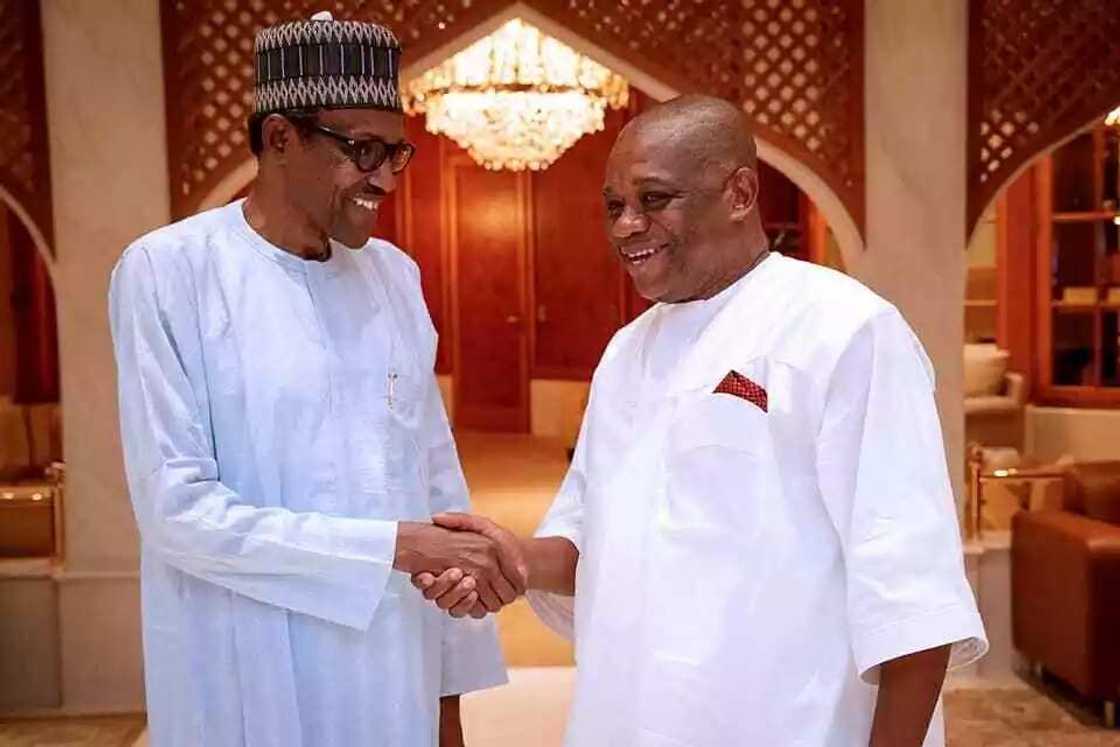 President Buhari hosts APC chieftains to dinner in presidential villa President Buhari hosts APC chieftains to dinner in presidential villa