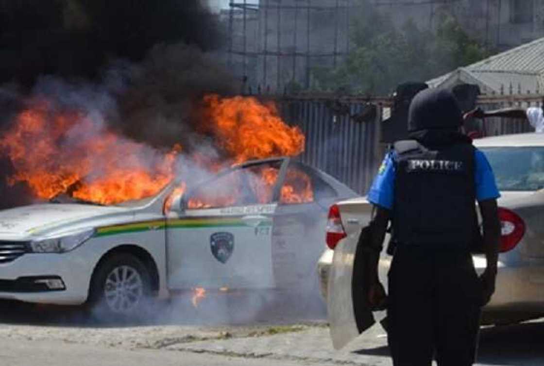 Hotunan makaman da aka kama 'yan Shi'a da su a Abuja Hotunan makaman da aka kama 'yan Shi'a da su a Abuja
