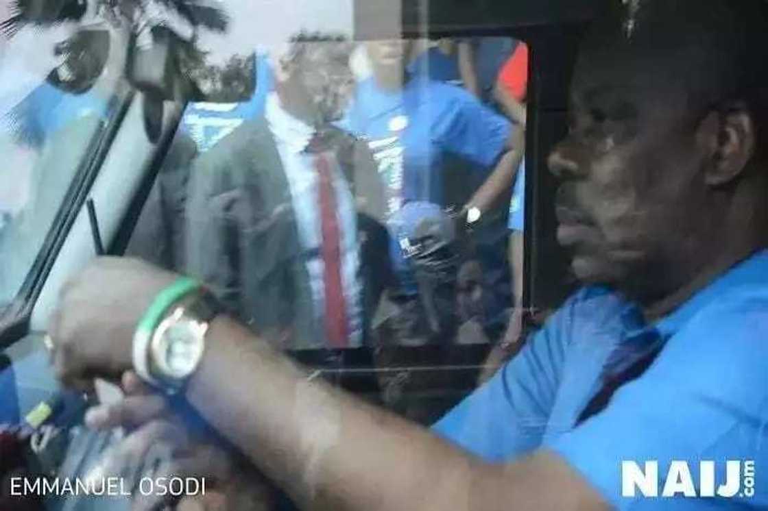 Soyayya: da gaske ne wannan gwamnan ya zama ‘mijin tace’? Soyayya: da gaske ne wannan gwamnan ya zama ‘mijin tace’?