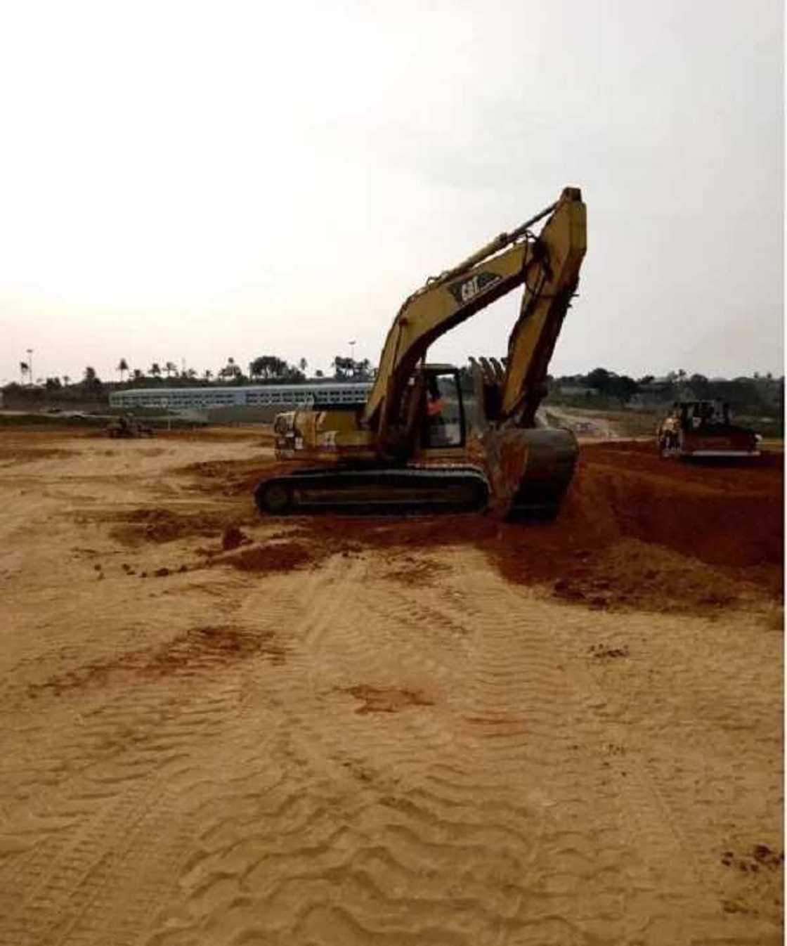 Machines working at the site Machines working at the site