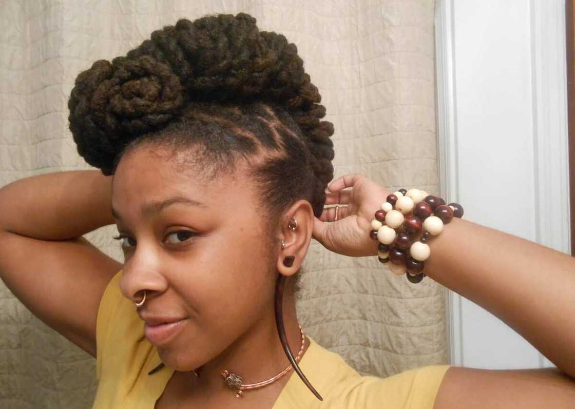 Natural hair twist style in the form of shell Natural hair twist style in the form of shell