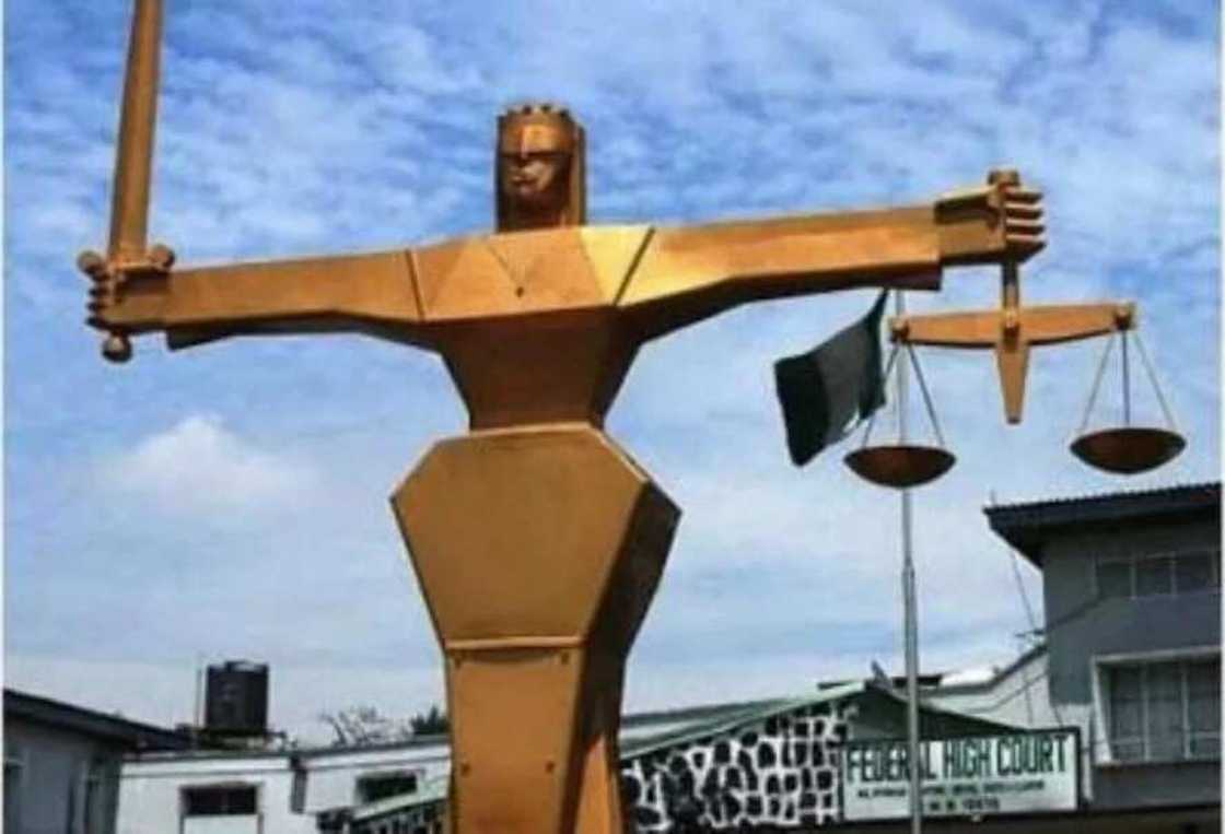 Hauka ko Talauci? Wata mata ta saida yar cikinta a N250,000 Hauka ko Talauci? Wata mata ta saida yar cikinta a N250,000