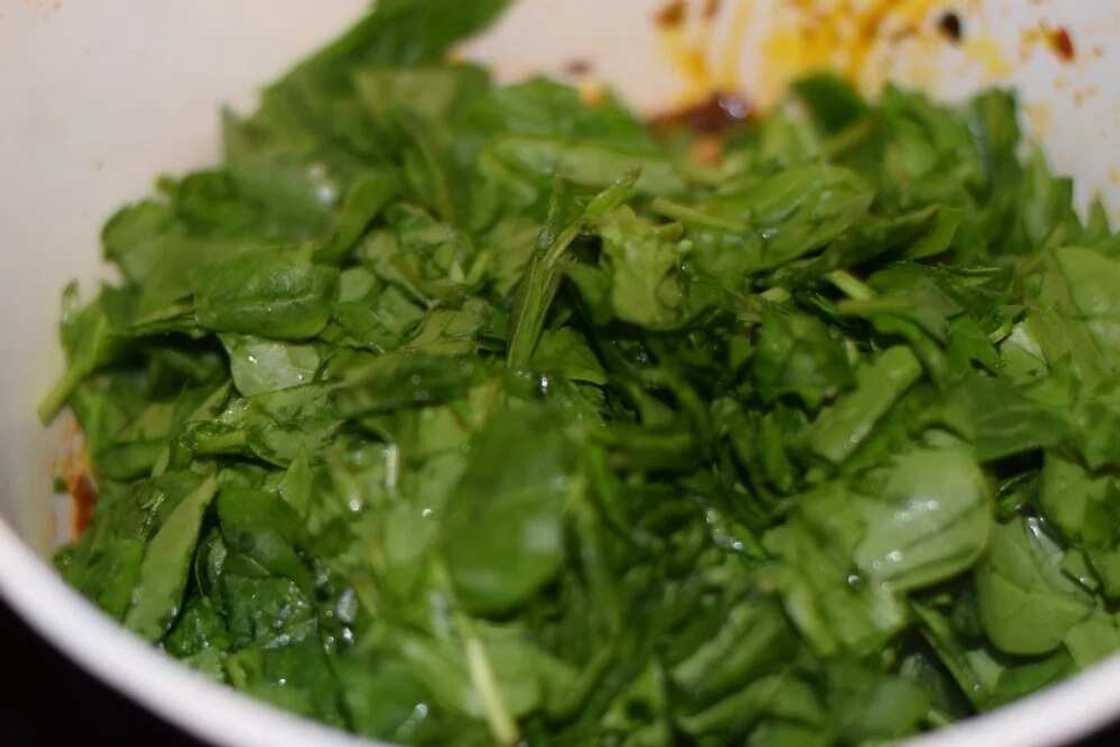 How to make vegetable sauce with ugu