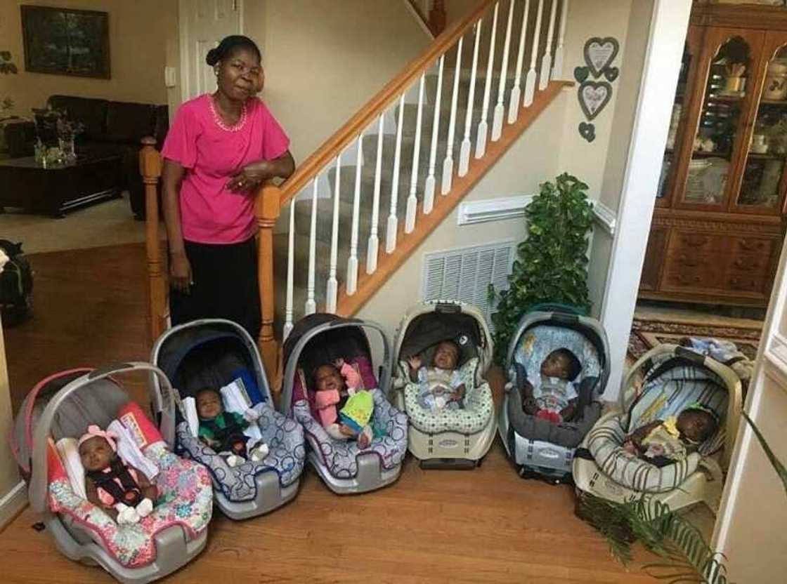 Kalli ma’uratan da Allah ya baiwa kyautar yan shida bayan shekaru 17 da aure ba tare da haihuwa ba Kalli ma’uratan da Allah ya baiwa kyautar yan shida bayan shekaru 17 da aure ba tare da haihuwa ba