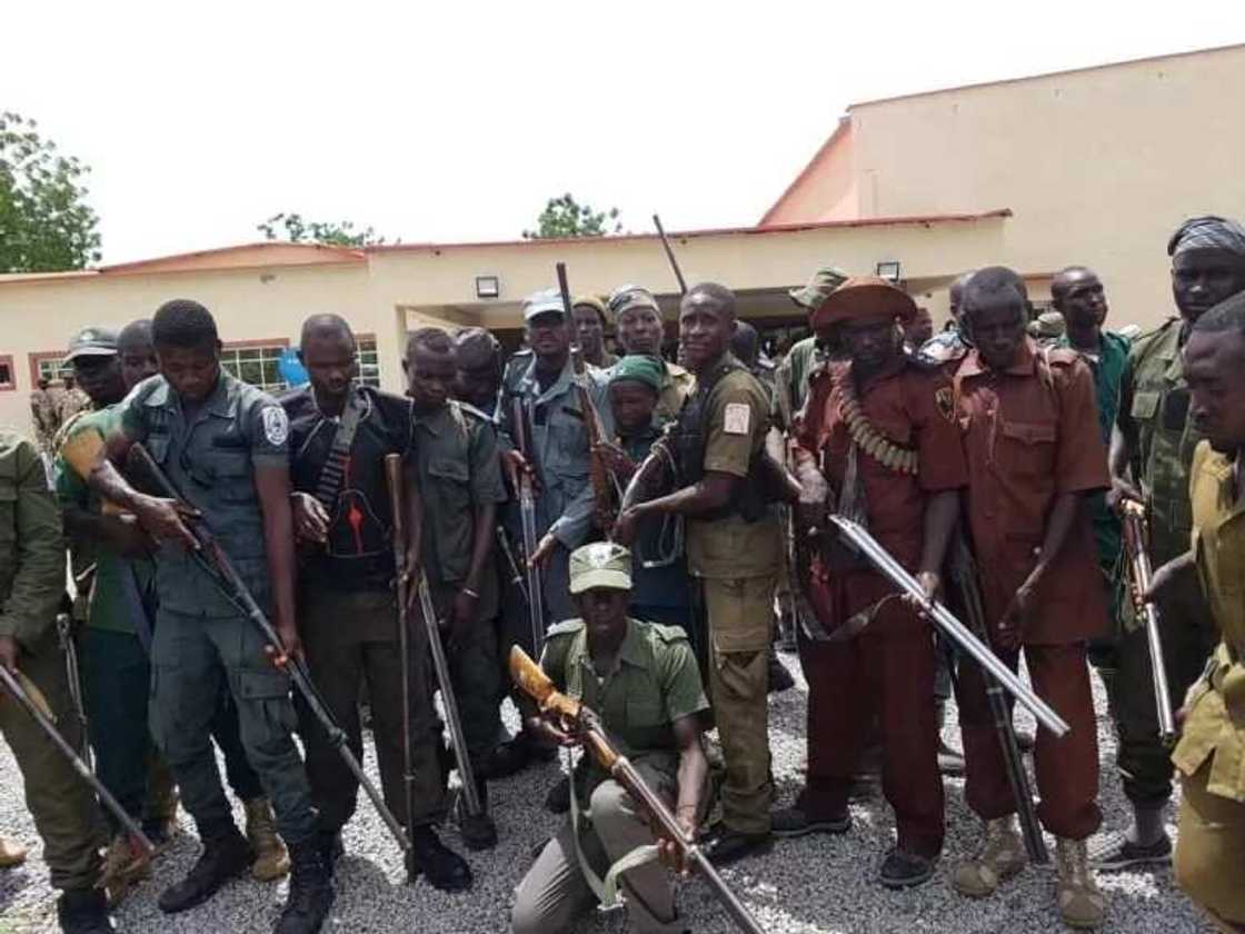 Mafarauta sun nemi izinin mamaye dajin Sambisa don farauto Shekau da rai ko babu rai Mafarauta sun nemi izinin mamaye dajin Sambisa don farauto Shekau da rai ko babu rai