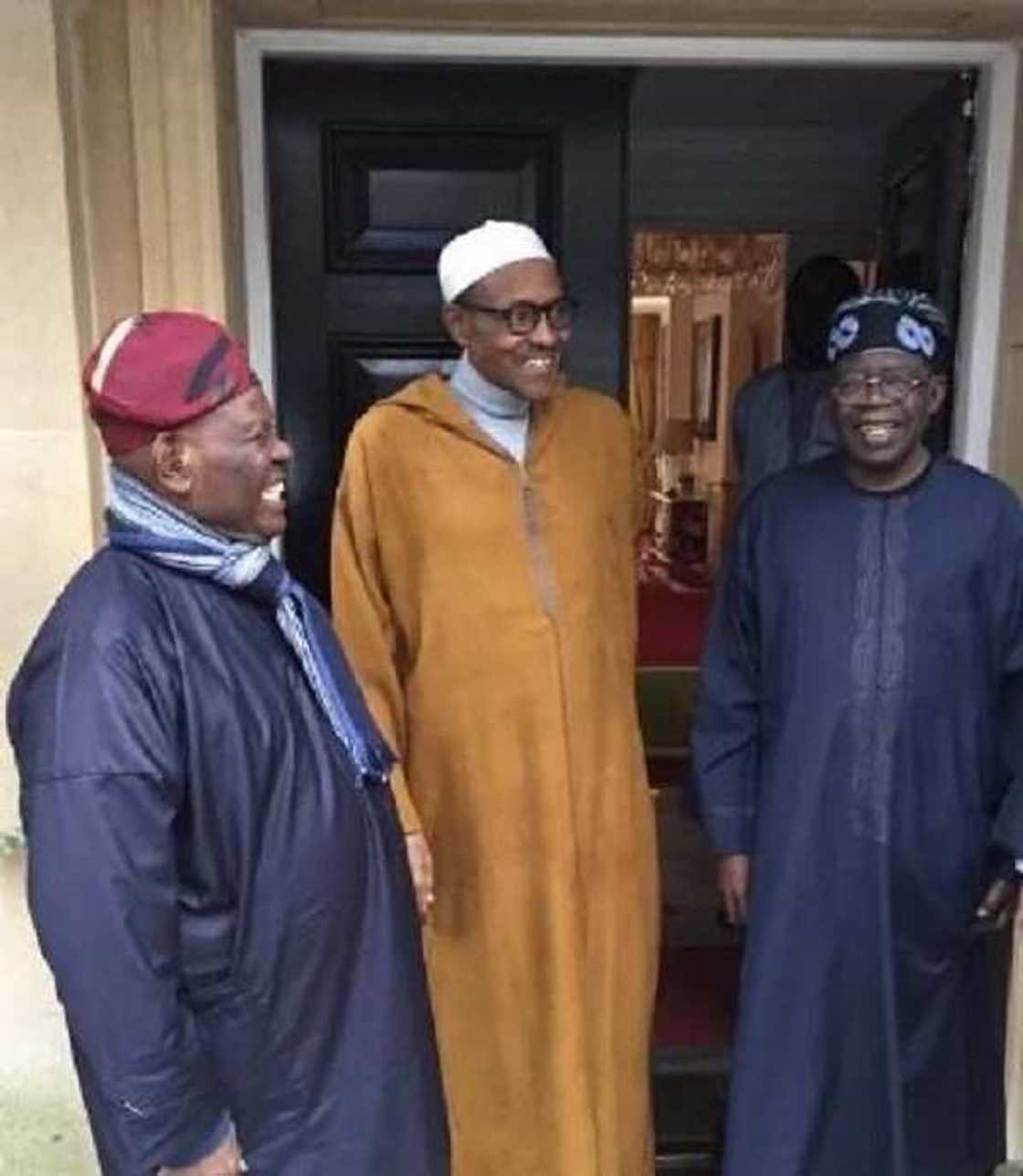 BREAKING: President Buhari receives APC leaders in London BREAKING: President Buhari receives APC leaders in London