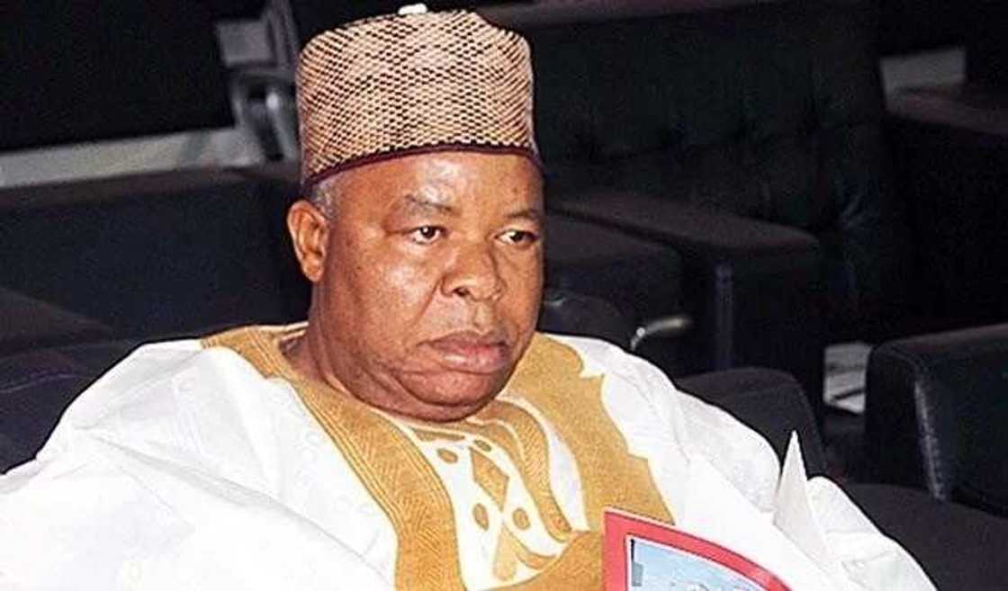 Baki shi kan yanka wuya: An kallabalanci Mantu ya yi cikaken bayani kan wadanda ke da hannu cikin magudin zabe Baki shi kan yanka wuya: An kallabalanci Mantu ya yi cikaken bayani kan wadanda ke da hannu cikin magudin zabe