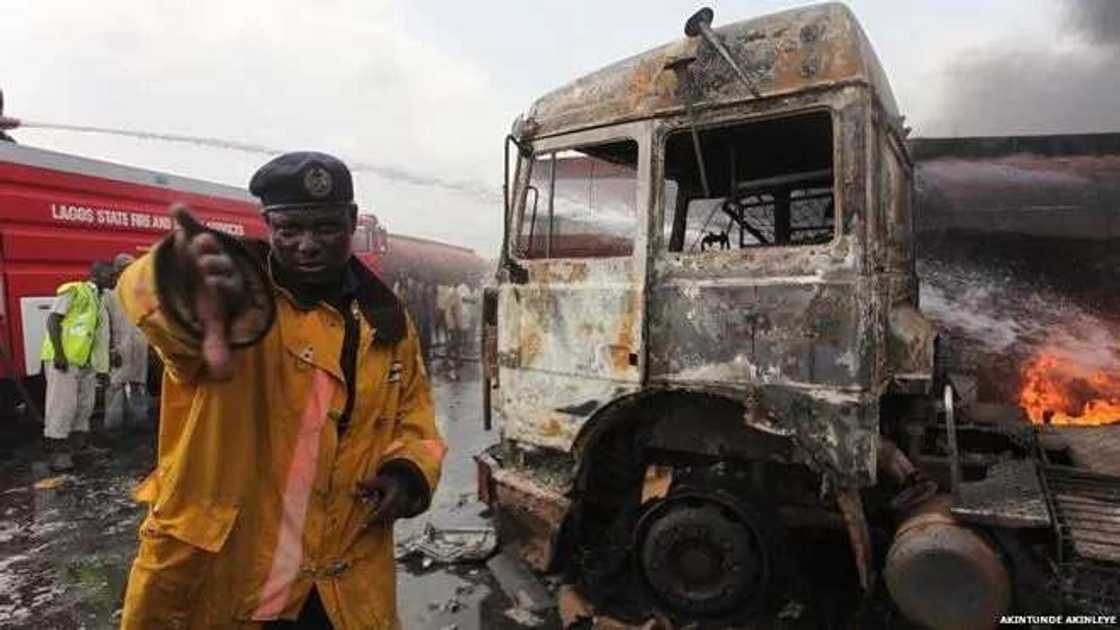 See Brave Lagos Firemen Combating Fire