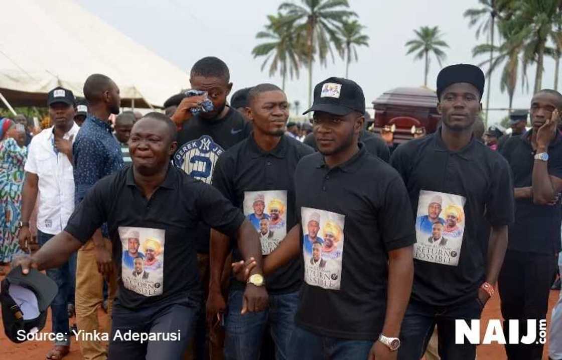 10 touching photos from James Ocholi burial 10 touching photos from James Ocholi burial