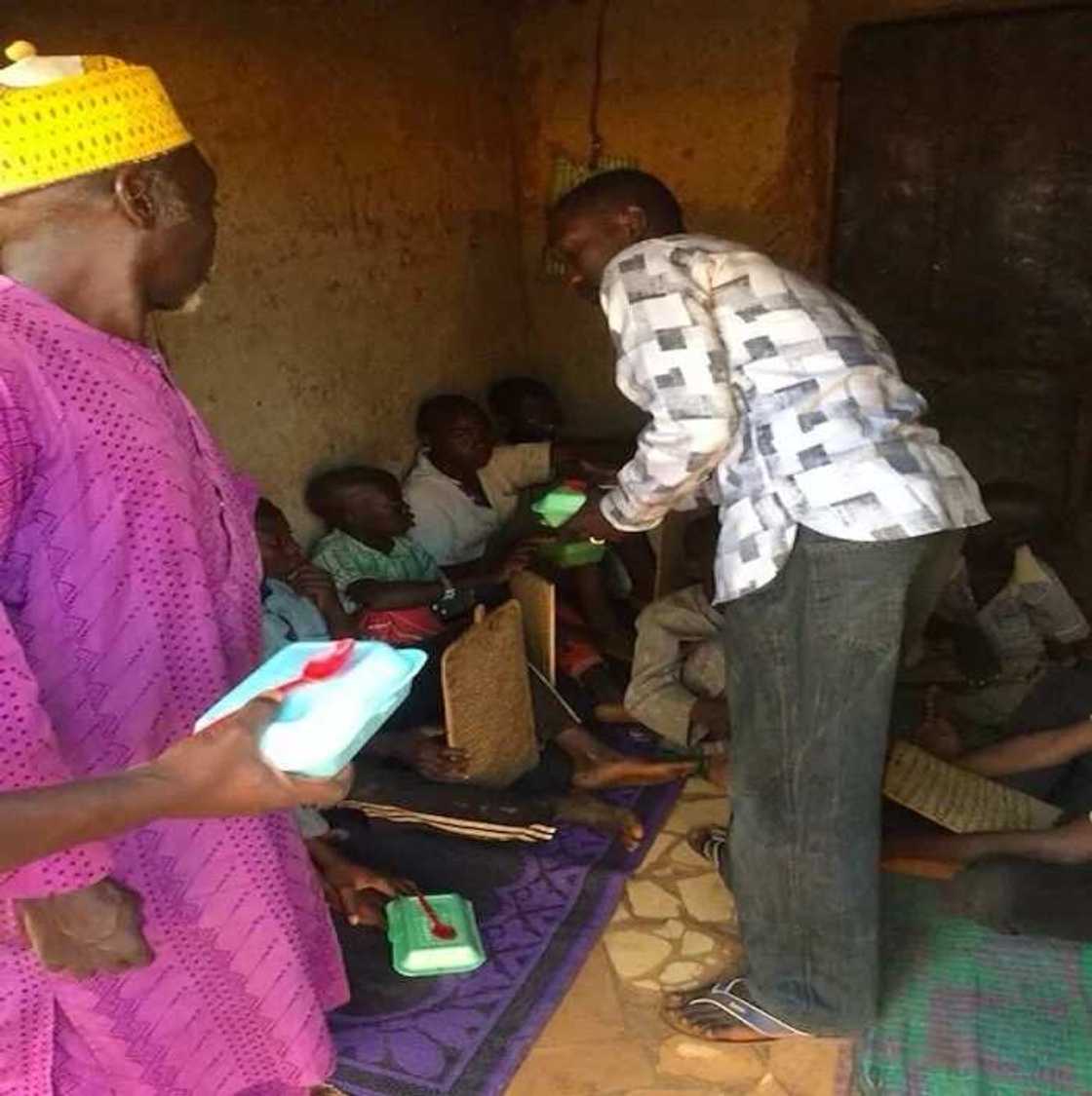 Wata sabuwar kungiya ta fito domin sharewa Almajirai hawaye a jihar Kaduna Wata sabuwar kungiya ta fito domin sharewa Almajirai hawaye a jihar Kaduna