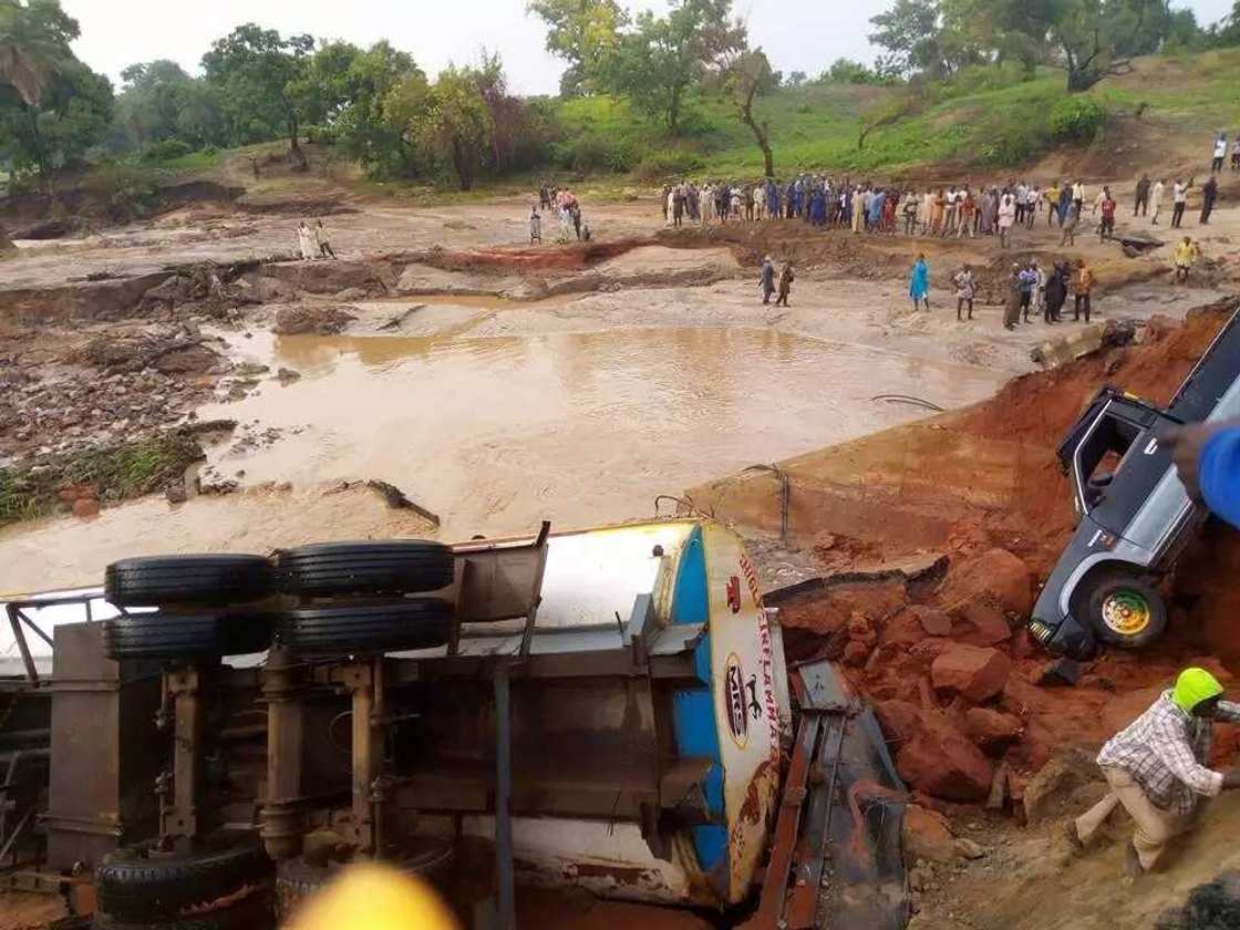 Commotion as Jebba road bridge collapsed Commotion as Jebba road bridge collapsed