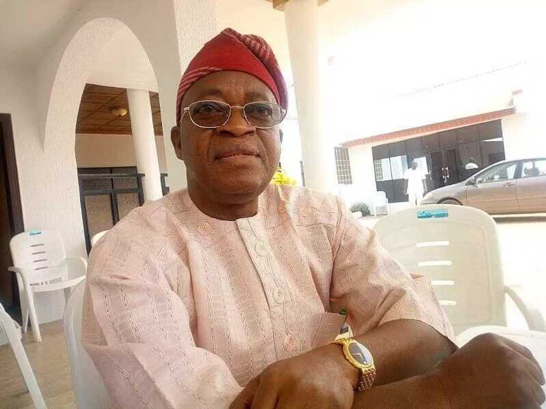 Labarin rayuwar Adegboyega Oyetola wanda zai gaji Rauf Aregbesola Labarin rayuwar Adegboyega Oyetola wanda zai gaji Rauf Aregbesola