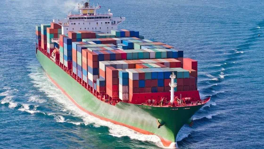 Manyan jiragen ruwa 35 dauke da tataccen man fetir da kayan abinci sun nufo Najeriya Manyan jiragen ruwa 35 dauke da tataccen man fetir da kayan abinci sun nufo Najeriya