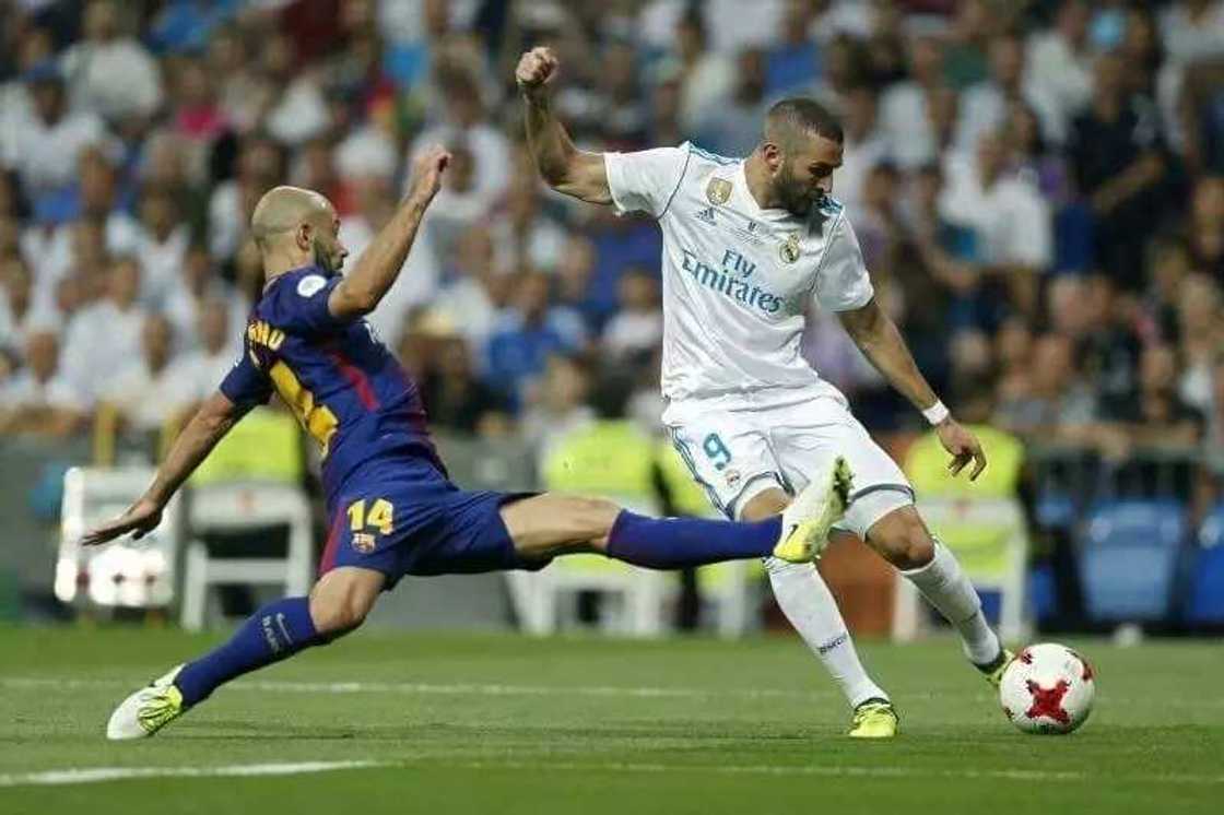 Hajjin bana: Hotunan Kareem Benzema yayin dayake gudanar da aikin Hajji